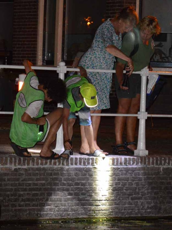 Een excursie zaklampvissen met Onder water in Leiden